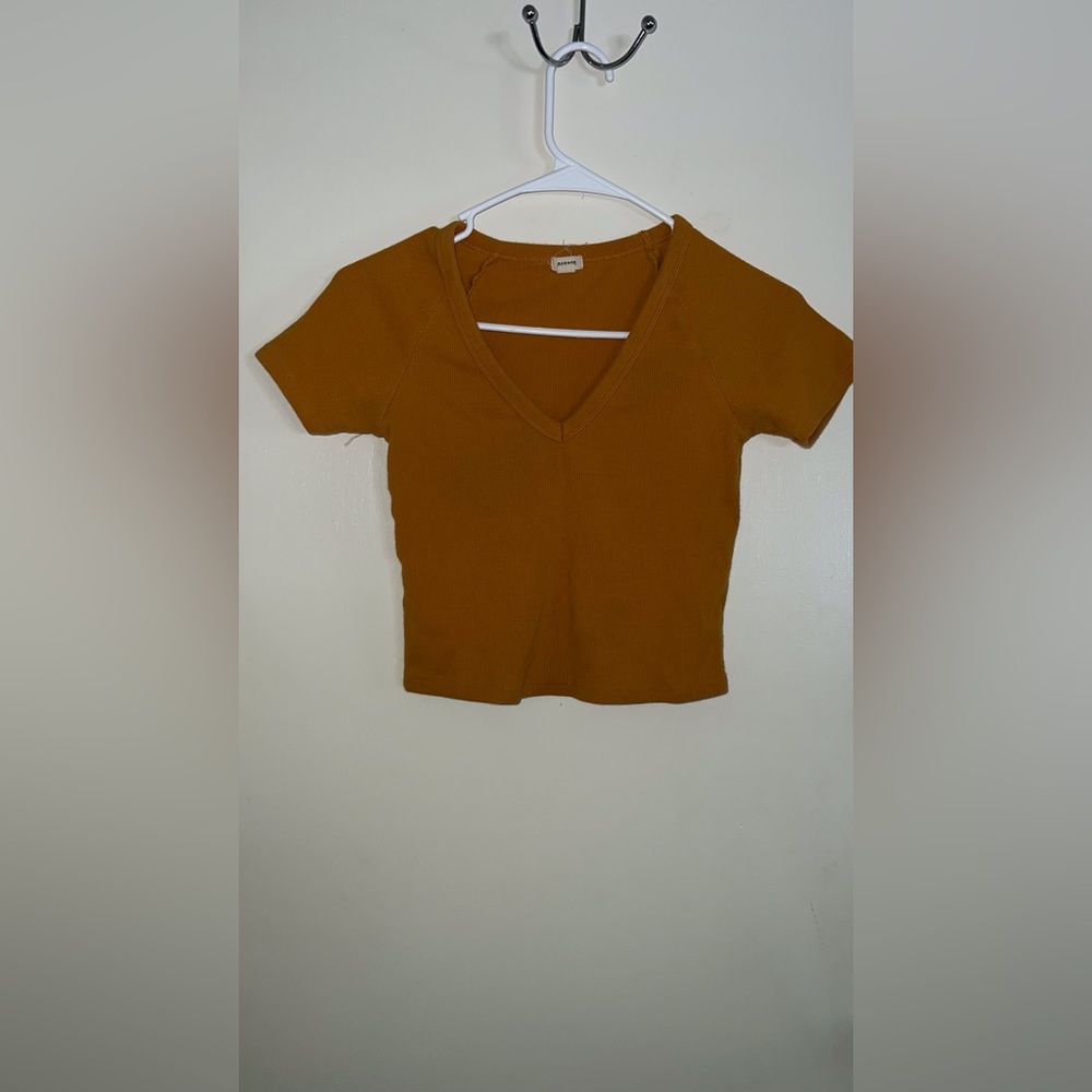 Garage V-Neck Cropped Tee Size Medium